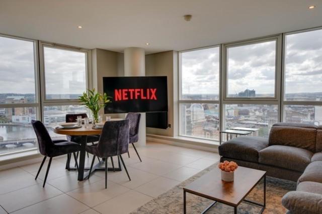 Tallest Building In The City Centre Sleeps 5 Incredible City Mountain And Lagan Views ベルファスト エクステリア 写真