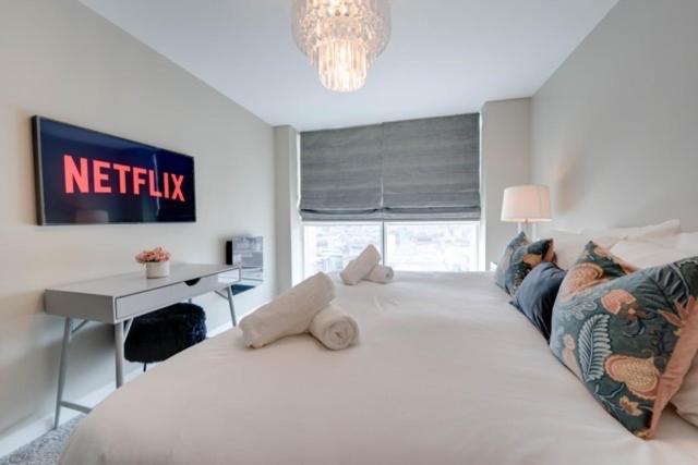 Tallest Building In The City Centre Sleeps 5 Incredible City Mountain And Lagan Views ベルファスト エクステリア 写真